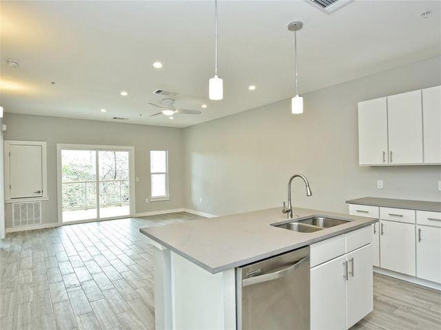 102 Blue Ridge TRL 2, West Lake Hills, TX 78746