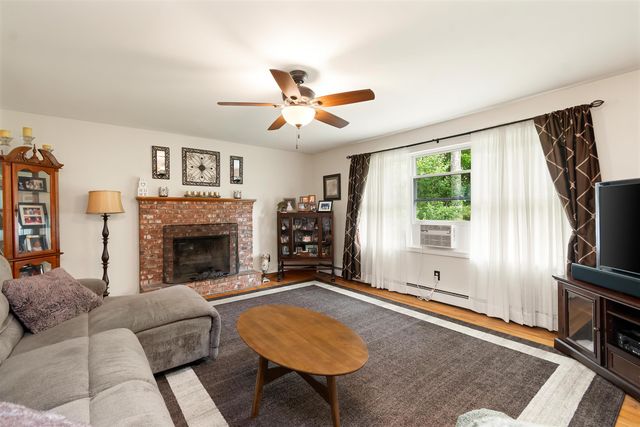 5 Alderbrook Road, Essex, VT 05452