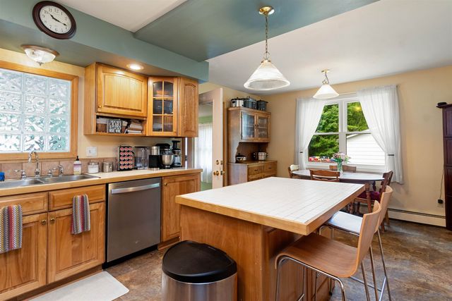 5 Alderbrook Road, Essex, VT 05452