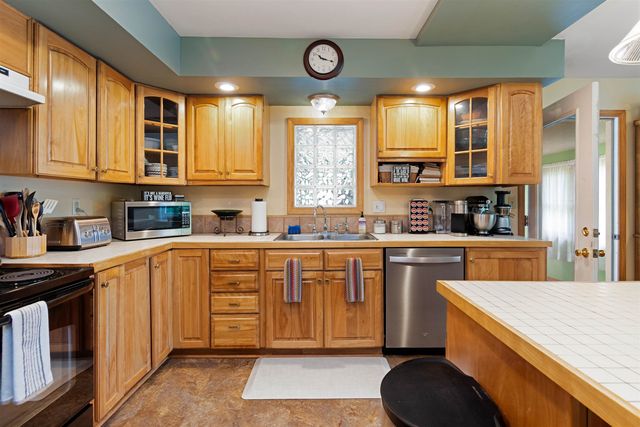 5 Alderbrook Road, Essex, VT 05452