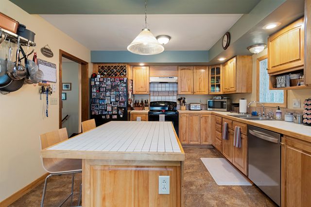 5 Alderbrook Road, Essex, VT 05452