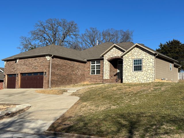 1516 S Essex Road, Springfield, MO 65809