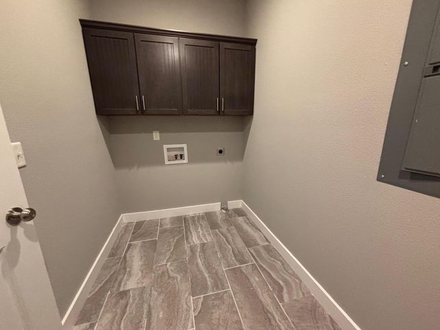 1516 S Essex Road, Springfield, MO 65809