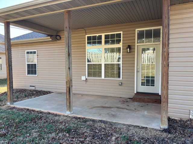 1516 S Essex Road, Springfield, MO 65809