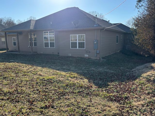 1516 S Essex Road, Springfield, MO 65809