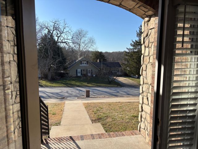 1516 S Essex Road, Springfield, MO 65809