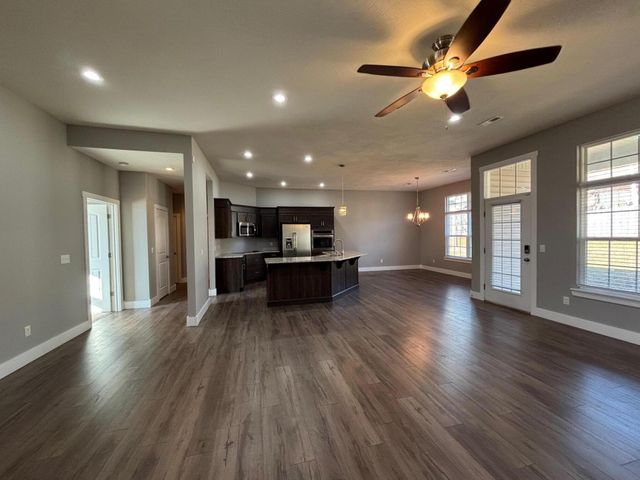 1516 S Essex Road, Springfield, MO 65809