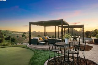 3879 Blackstone Ct, Castro Valley, CA 94542