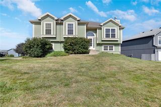 19631 Harbor Drive, Smithville, MO 64089