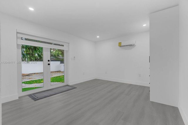 250 NW 45 ST, Miami, FL 33127