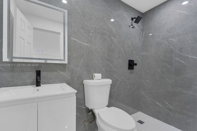250 NW 45 ST, Miami, FL 33127