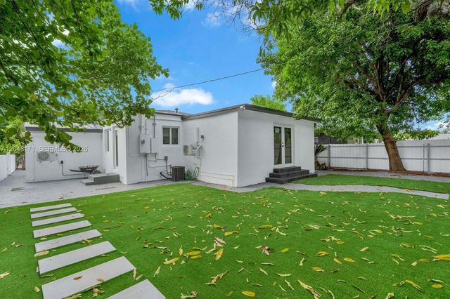 250 NW 45 ST, Miami, FL 33127