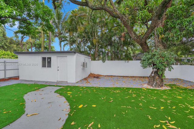 250 NW 45 ST, Miami, FL 33127