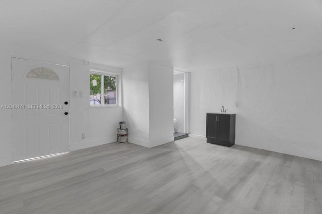 250 NW 45 ST, Miami, FL 33127
