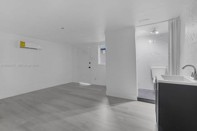 250 NW 45 ST, Miami, FL 33127