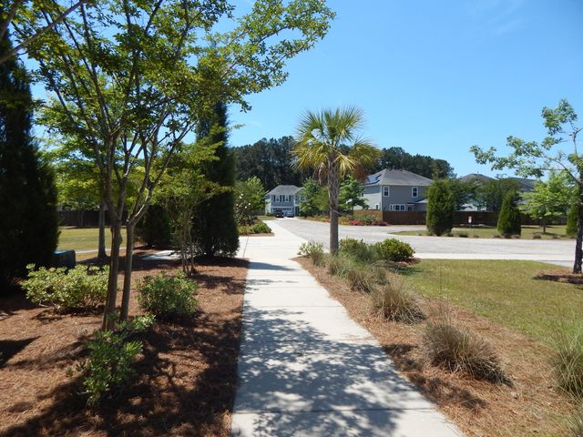 295 Shadybrook Dr. Drive, Summerville, SC 29486