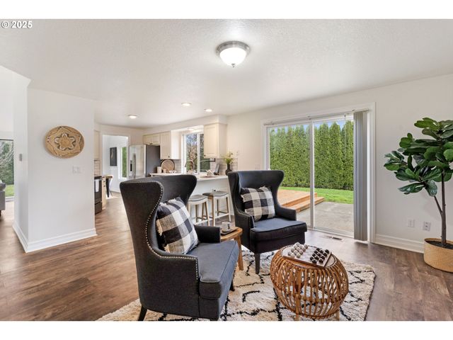 1648 Se LEWELLYN Ave, Troutdale, OR 97060