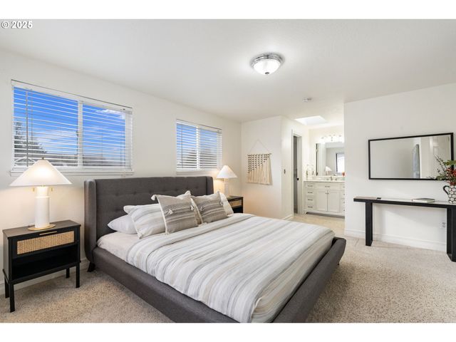 1648 Se LEWELLYN Ave, Troutdale, OR 97060