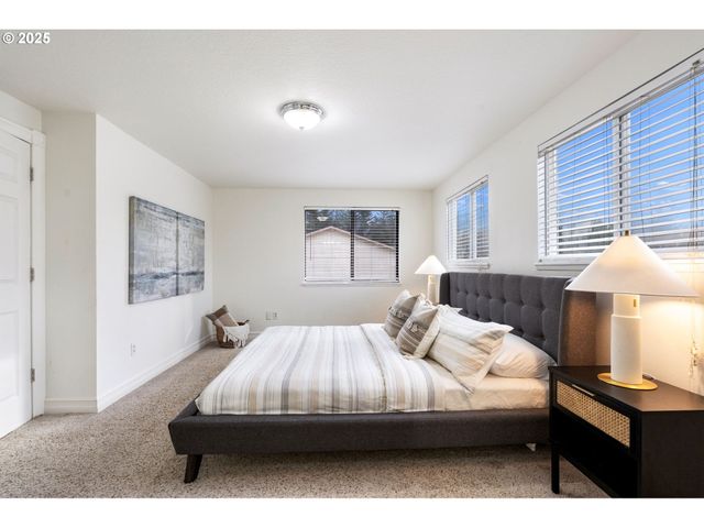 1648 Se LEWELLYN Ave, Troutdale, OR 97060