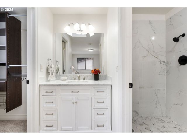 1648 Se LEWELLYN Ave, Troutdale, OR 97060