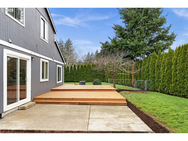 1648 Se LEWELLYN Ave, Troutdale, OR 97060