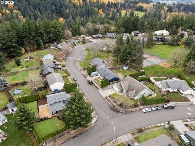 1648 Se LEWELLYN Ave, Troutdale, OR 97060