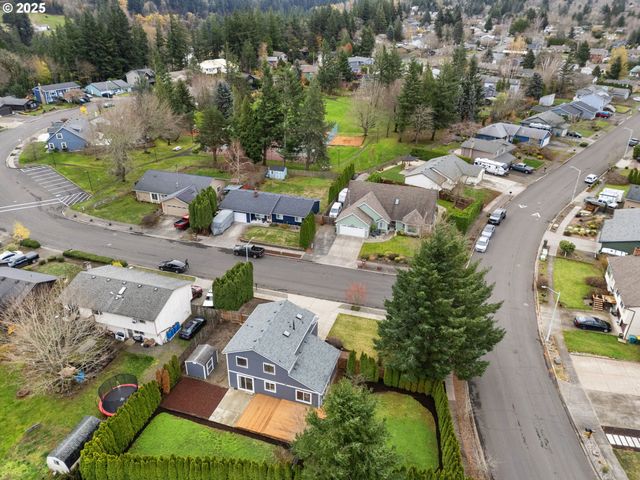 1648 Se LEWELLYN Ave, Troutdale, OR 97060