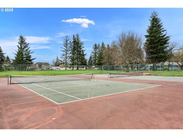 1648 Se LEWELLYN Ave, Troutdale, OR 97060