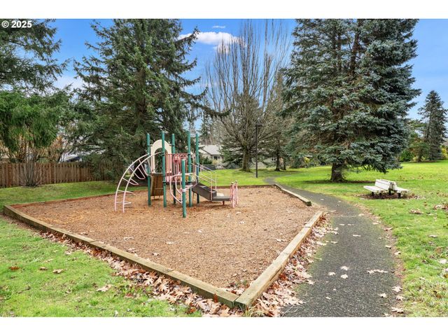 1648 Se LEWELLYN Ave, Troutdale, OR 97060