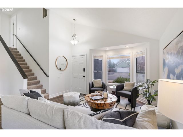 1648 Se LEWELLYN Ave, Troutdale, OR 97060