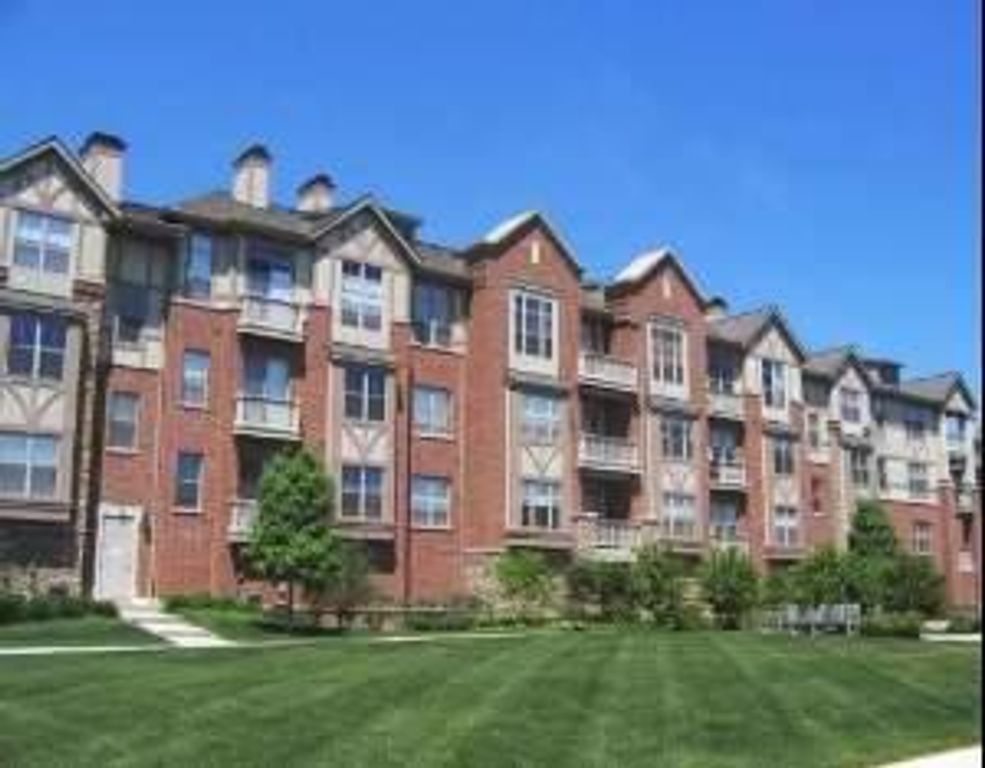 1950 FARNSWORTH Lane 104, Northbrook, IL 60062