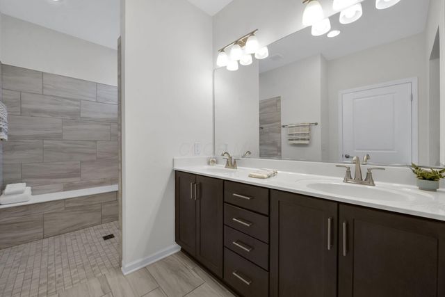 3670 Backstretch Way, Grove City, OH 43123