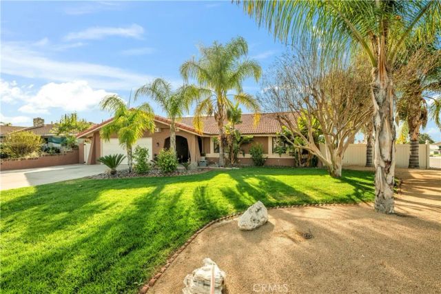 25907 New Chicago, Hemet, CA 92544