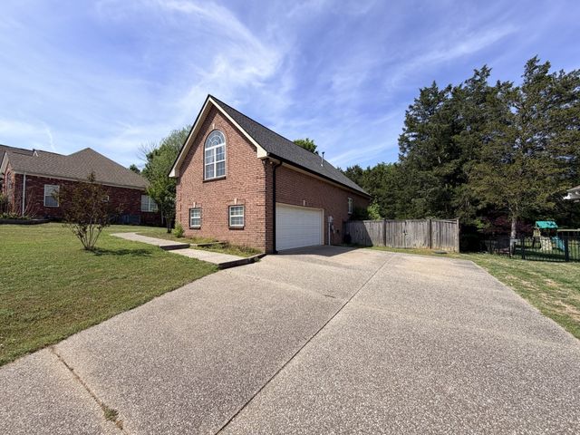 241 Quad Oak Dr, Mount Juliet, TN 37122