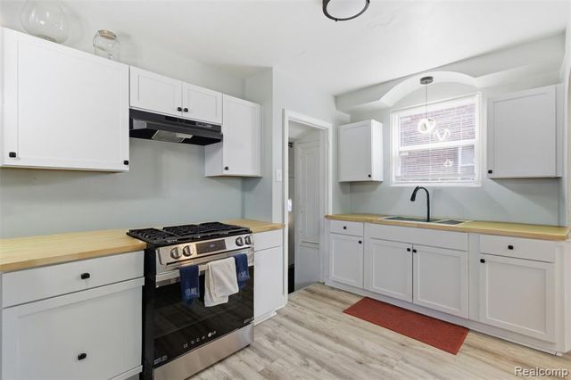 18966 San Juan Drive, Detroit, MI 48221