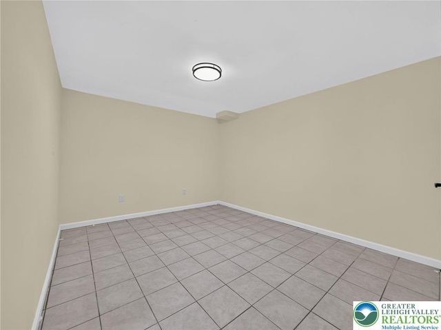 740 Mohican Drive, Easton, PA 18040