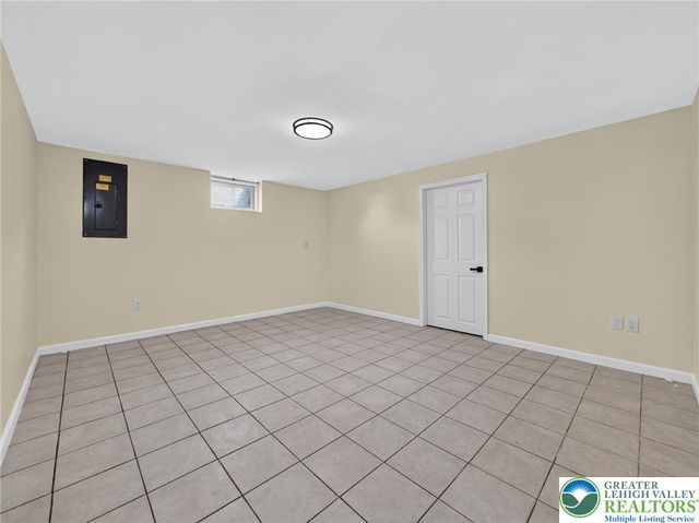740 Mohican Drive, Easton, PA 18040