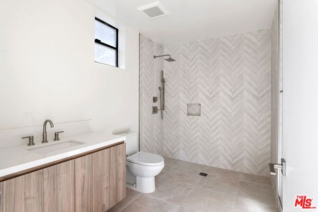 3651 Regal Place 504, Los Angeles, CA 90068