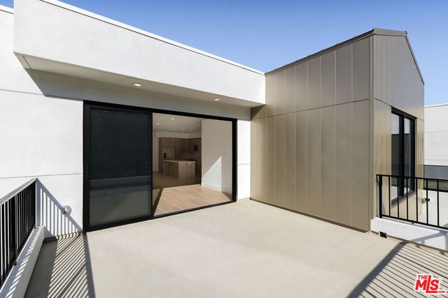 3651 Regal Place 504, Los Angeles, CA 90068