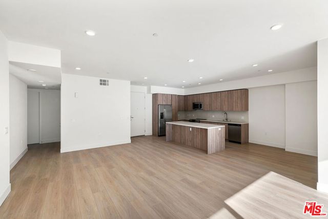 3651 Regal Place 504, Los Angeles, CA 90068