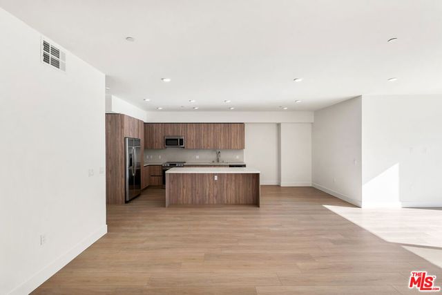 3651 Regal Place 504, Los Angeles, CA 90068