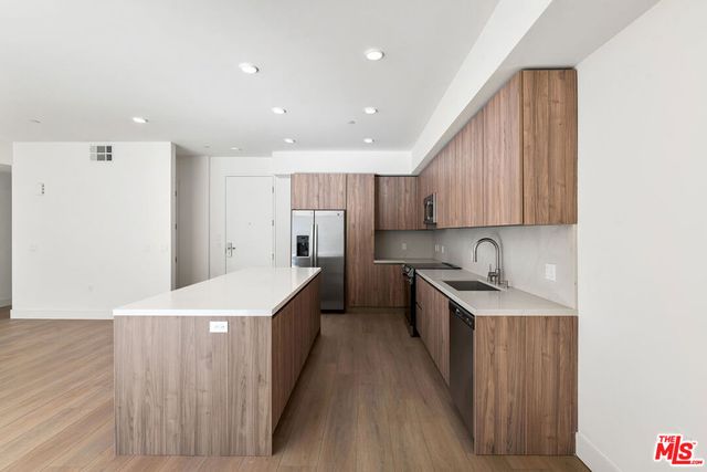 3651 Regal Place 504, Los Angeles, CA 90068