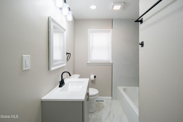 59 Lawnridge Avenue, Albany, NY 12208