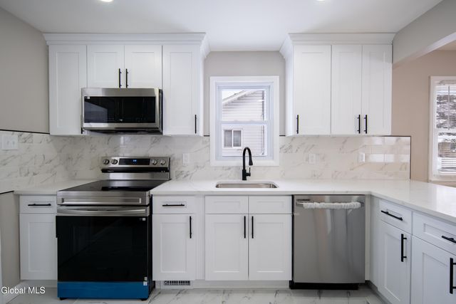 59 Lawnridge Avenue, Albany, NY 12208