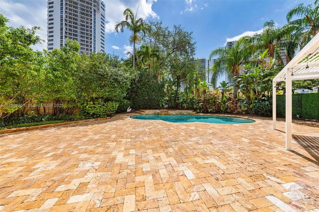 3780 NE 207th Ter, Aventura, FL 33180
