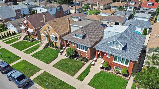 5832 W Melrose Street, Chicago, IL 60634