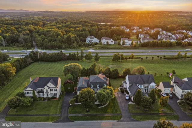 22083 AUCTION BARN DR, Ashburn, VA 20148