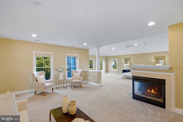 22083 AUCTION BARN DR, Ashburn, VA 20148