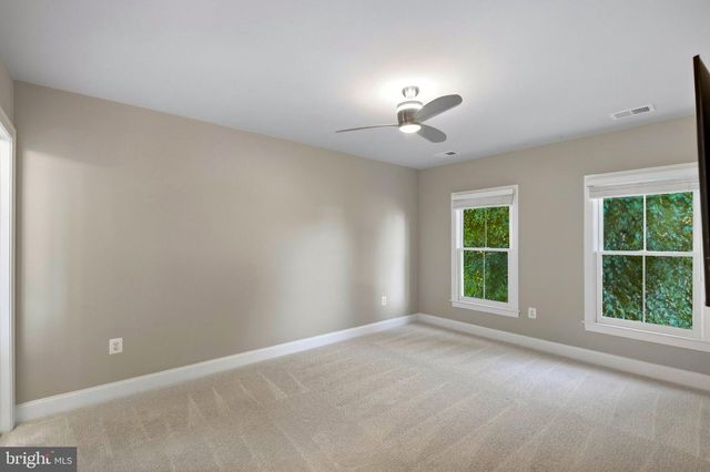 22083 AUCTION BARN DR, Ashburn, VA 20148