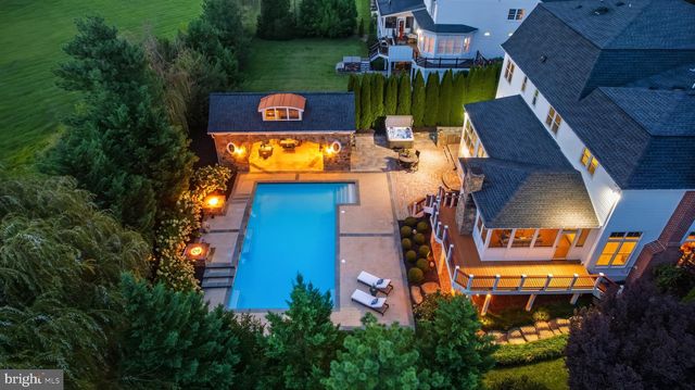 22083 AUCTION BARN DR, Ashburn, VA 20148